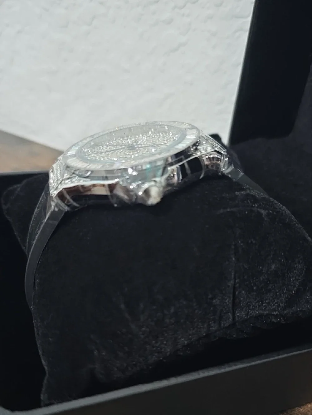 Luxury Silver Crystal Men’s Watch with Black Leather Strap